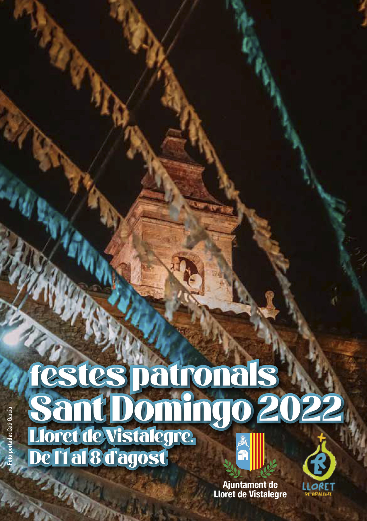 Repicada de campanes i posada de banderoles a les cases particulars